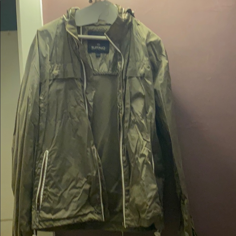 Buffalo wind breaker